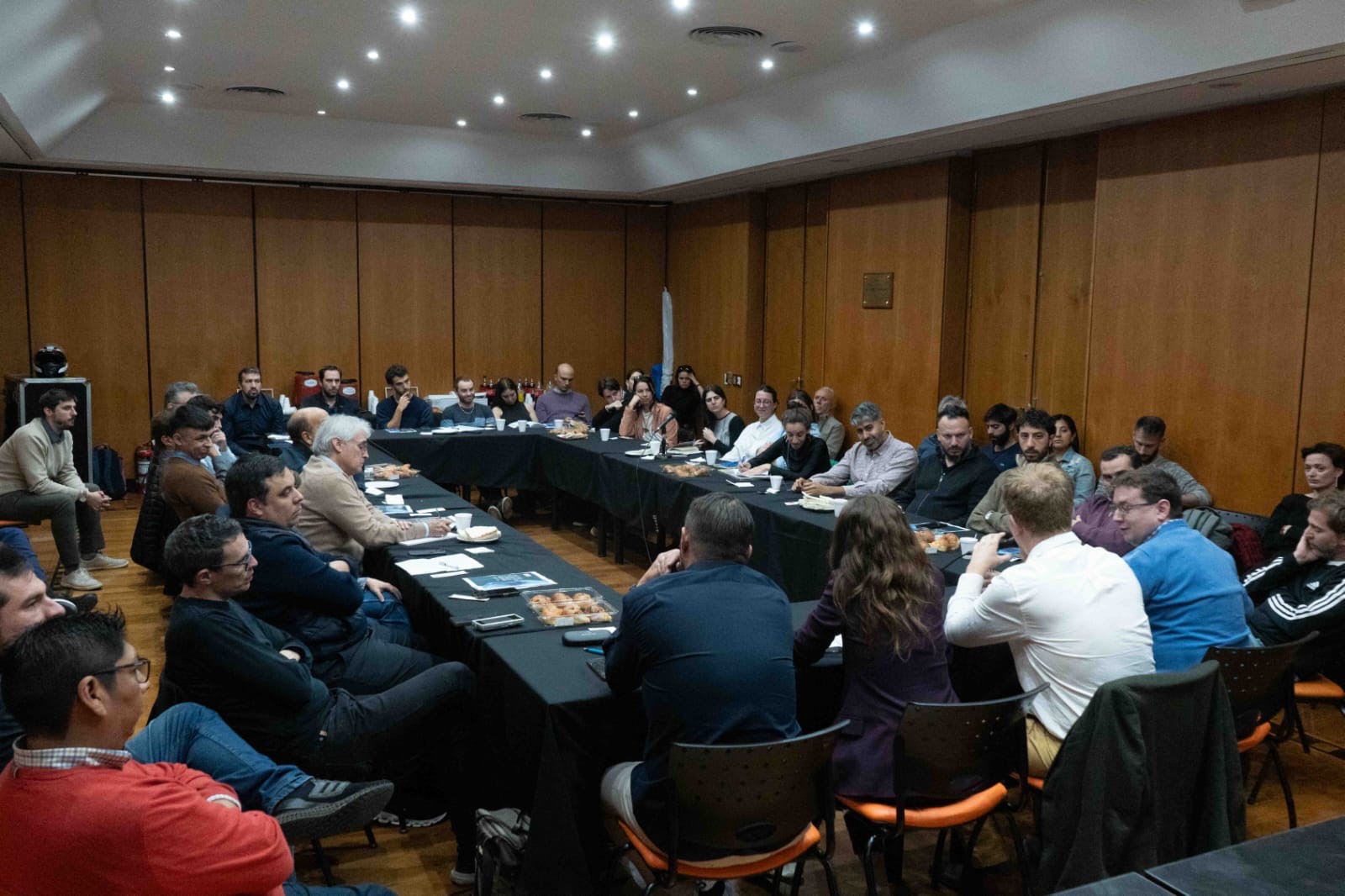 Por una macro con futuro. Encuentro y debate